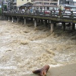 大雨特別警報発令す