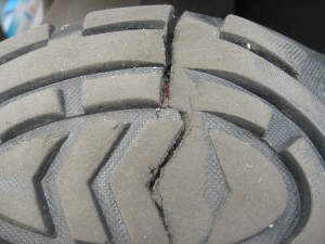 靴底割れた