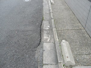 すっ転んだ現場へ